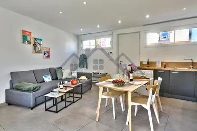 Coin salon dans l'établissement LocaLise - M44 - Ty Juzolie -Maison de plain-pied avec jardin clos à deux pas du centre, du port et des plages du Guilvinec - Wifi inclus - Linge de lit inclus - Animaux bienvenus