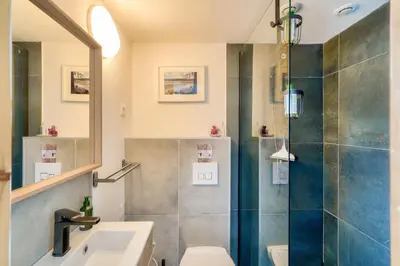 Salle de bains dans l'établissement 1km de la plage de Plovan - Studio pour 2
