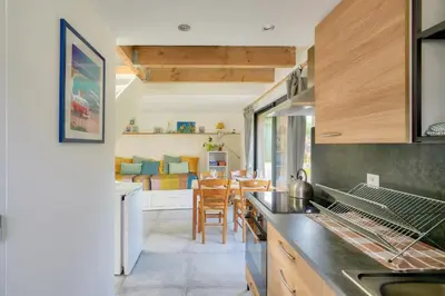 Cuisine ou kitchenette dans l'établissement 1km de la plage de Plovan - Studio pour 2