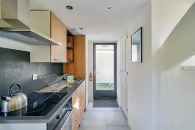 Cuisine ou kitchenette dans l'établissement 1km de la plage de Plovan - Studio pour 2
