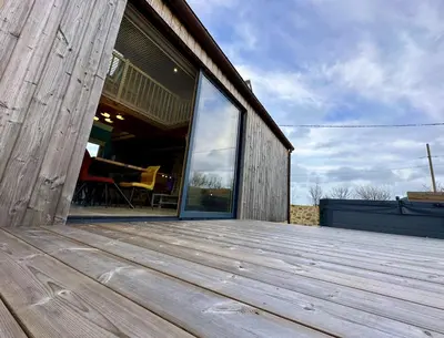 Balcon ou terrasse dans l'établissement Deux gites a la campagne 14 pers piscine jacuzzi