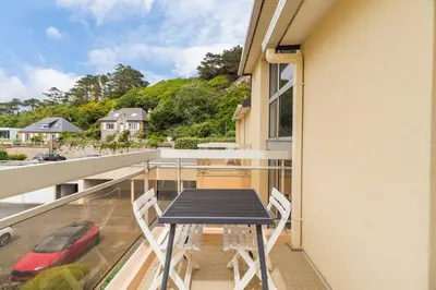 Balcon ou terrasse dans l'établissement Les Pieds dans l'Eau Studio a Trebeurden plage