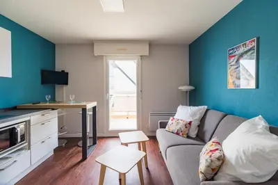 Cuisine ou kitchenette dans l'établissement Les Pieds dans l'Eau Studio a Trebeurden plage
