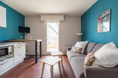 Cuisine ou kitchenette dans l'établissement Les Pieds dans l'Eau Studio a Trebeurden plage