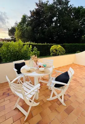 Balcon ou terrasse dans l'établissement Charmant studio à 5min de la plage - Kerambigorn