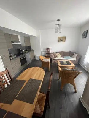 Cuisine ou kitchenette dans l'établissement La légende Men Marz 1er étage- Centre-ville Brignogan-Plages , 300 m des plages
