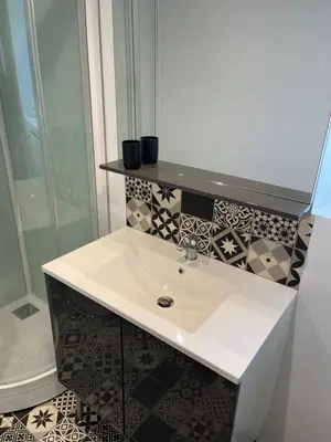 Salle de bains dans l'établissement Le grenier à grains - Lampaul-Guimiliau