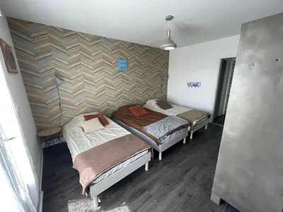 Un ou plusieurs lits dans un hébergement de l'établissement La légende Pontsuval 2eme étage - Centre-ville Brignogan-Plages , 300 m des plages