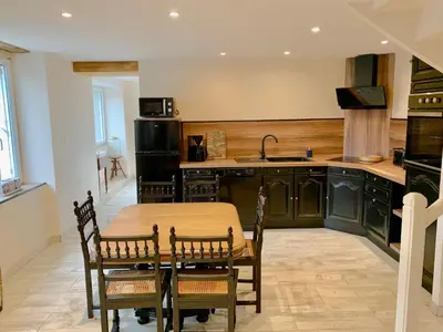 Cuisine ou kitchenette dans l'établissement Le logis - Lampaul-Guimiliau