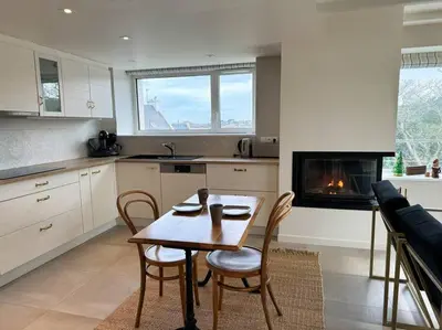 Cuisine ou kitchenette dans l'établissement Ker Agak Maison vue mer panoramique pour 7 pers