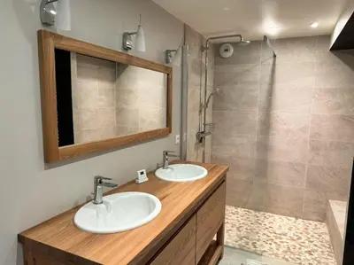 Salle de bains dans l'établissement Ker Agak Maison vue mer panoramique pour 7 pers