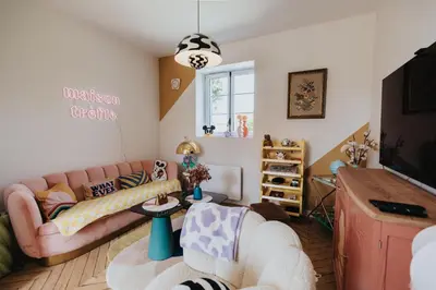 Télévision ou salle de divertissement dans l'établissement La Maison Trèfle - Entre terre et mer - 3 chambres et 4 lits double