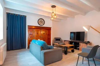 Télévision ou salle de divertissement dans l'établissement Ma Kalon - Maison pour 8 avec parking