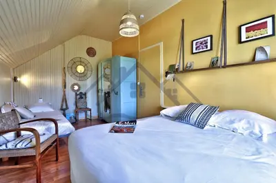 Un ou plusieurs lits dans un hébergement de l'établissement LocaLise - M20B - Ocean Lodge - Maison avec jardin clos - terrasse - plage à 400m - wifi inclus - draps inclus - animaux bienvenus