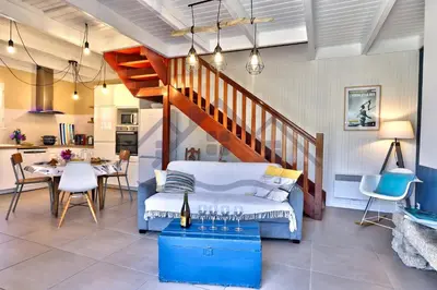 Coin salon dans l'établissement LocaLise - M20B - Ocean Lodge - Maison avec jardin clos - terrasse - plage à 400m - wifi inclus - draps inclus - animaux bienvenus