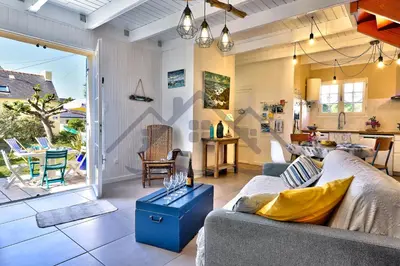 Coin salon dans l'établissement LocaLise - M20B - Ocean Lodge - Maison avec jardin clos - terrasse - plage à 400m - wifi inclus - draps inclus - animaux bienvenus