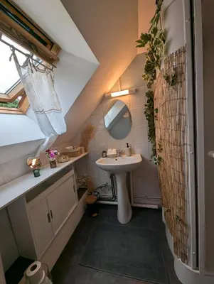 Salle de bains dans l'établissement La Petite Maison de Locarn