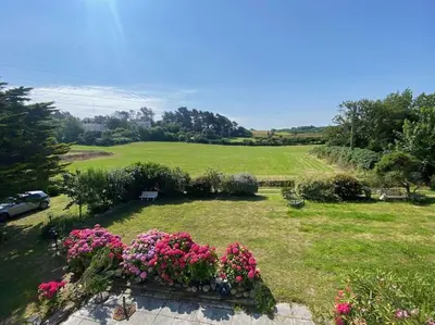 Jardin de l'établissement Maison avec vue mer et accès plage à Plougasnou