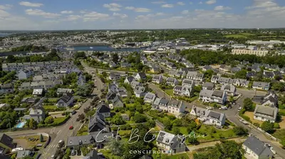 Vue générale sur Concarneau ou vue de la ville depuis la maison de vacances