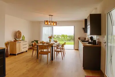 Cuisine ou kitchenette dans l'établissement Ty-Bernhel - Stagadon
