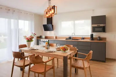 Cuisine ou kitchenette dans l'établissement Ty-Bernhel - Stagadon
