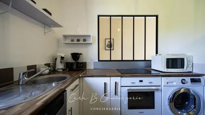 Cuisine ou kitchenette dans l'établissement BRISE MARINE APPARTEMENT 4 Pers FACE MER CONCARNEAU