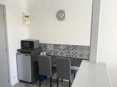 Cuisine ou kitchenette dans l'établissement Le studio Petit Jean - Roscoff