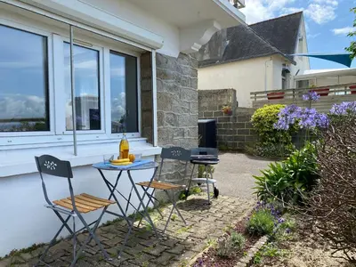 Balcon ou terrasse dans l'établissement Gite Villa Morgane - A 250 m de la plage de Pentrez