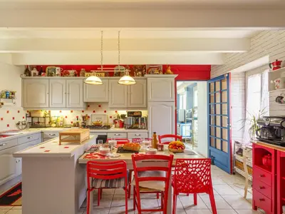 Cuisine ou kitchenette dans l'établissement Holiday Home la maison du bonheur by Interhome