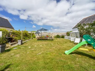 Jardin de l'établissement Holiday Home la maison du bonheur by Interhome