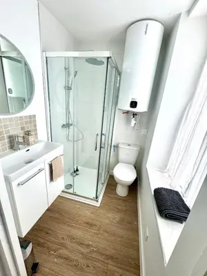 Salle de bains dans l'établissement Résidence vallée de l'Aulne