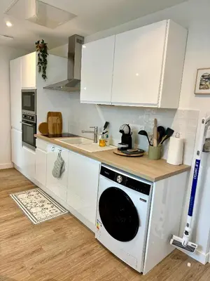 Cuisine ou kitchenette dans l'établissement Résidence vallée de l'Aulne