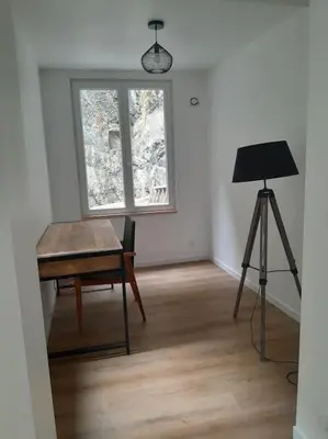 Plan de l'établissement Appartement 75m2 plein centre face a la mairie