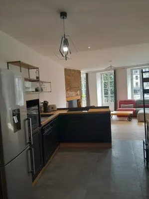 Cuisine ou kitchenette dans l'établissement Appartement 75m2 plein centre face a la mairie