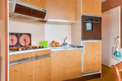 Cuisine ou kitchenette dans l'établissement À 200m de la plage, appartement vue mer pour 4