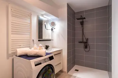 Salle de bains dans l'établissement L'Atlantic - Appt à moins 150m de la plage