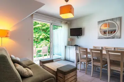 Coin salon dans l'établissement Le Nid de Ker an Aod - Appt à 100m de la plage
