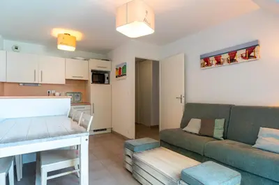 Cuisine ou kitchenette dans l'établissement Le Nid de Ker an Aod - Appt à 100m de la plage
