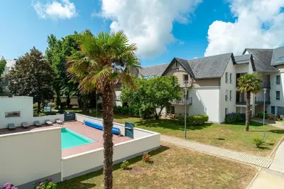 Piscine de l'établissement Le Nid de Ker an Aod - Appt à 100m de la plage ou située à proximité