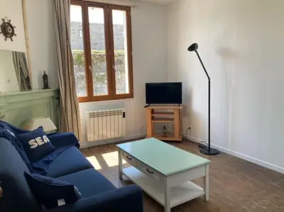 Télévision ou salle de divertissement dans l'établissement Le Cocon de Renée, Maison atypique en ville close de Concarneau