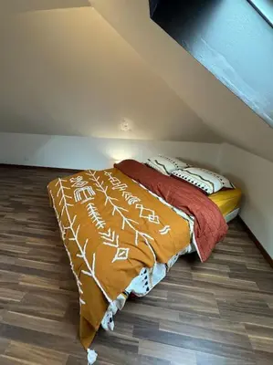 Un ou plusieurs lits dans un hébergement de l'établissement Maison spacieuse spa & jardin