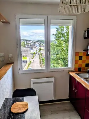 Cuisine ou kitchenette dans l'établissement Kerjana