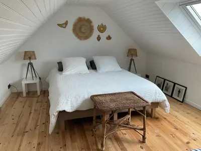 Un ou plusieurs lits dans un hébergement de l'établissement Jolie maison de pêcheur