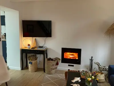 Télévision ou salle de divertissement dans l'établissement Jolie maison de pêcheur