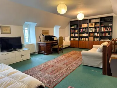 Télévision ou salle de divertissement dans l'établissement Ty Louise Maison de famille 10 pers bord de mer