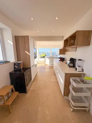 Cuisine ou kitchenette dans l'établissement TY SUNSET - Vue Mer à 180 degrés & accès Plage direct