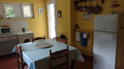 Cuisine ou kitchenette dans l'établissement Maison Yaudet à 50 M DE LA PLAGE