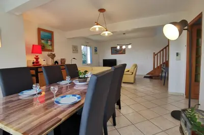 Coin salon dans l'établissement Grande maison spacieuse et lumineuse tout confort