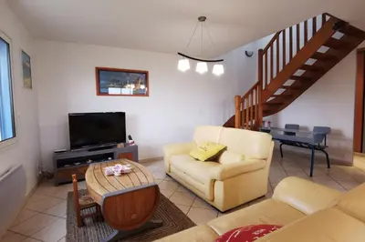 Coin salon dans l'établissement Grande maison spacieuse et lumineuse tout confort