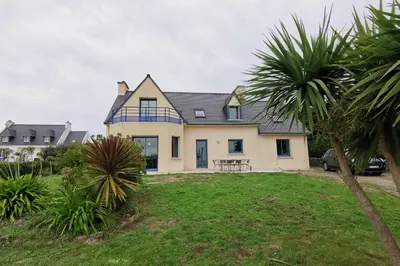 Jardin de l'établissement Grande maison spacieuse et lumineuse tout confort
